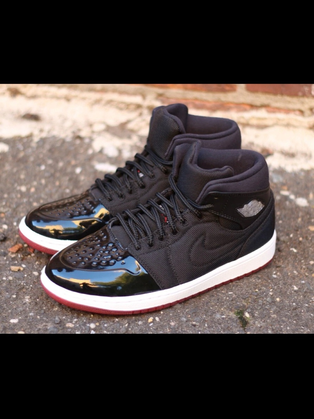 RETRO 1 NIKE JORDANS -
BRAND NEW / EUC